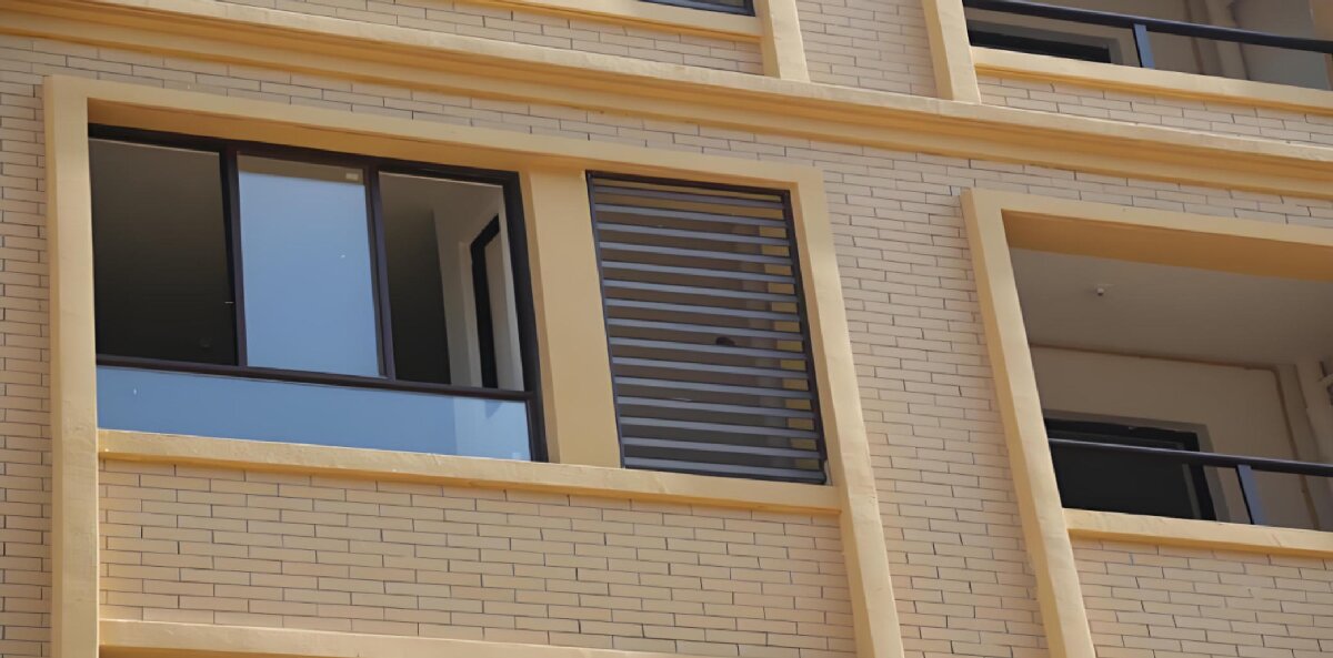 房屋外墻門窗滲水、開裂修繕！(圖1)